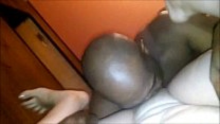 الاصلع يلحس كسها